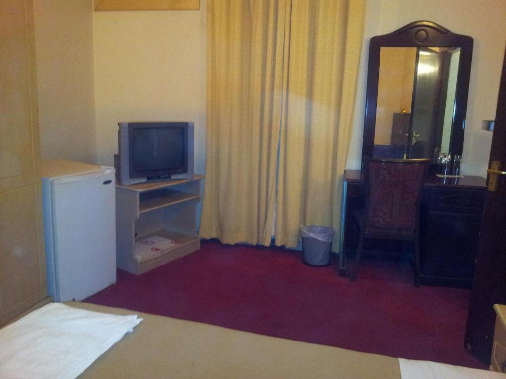 Omar Al Khayam Hotel Manama Exterior photo